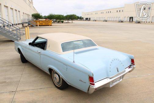 Light Blue 1970 Lincoln Mark III