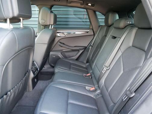 2023 Porsche Macan T
