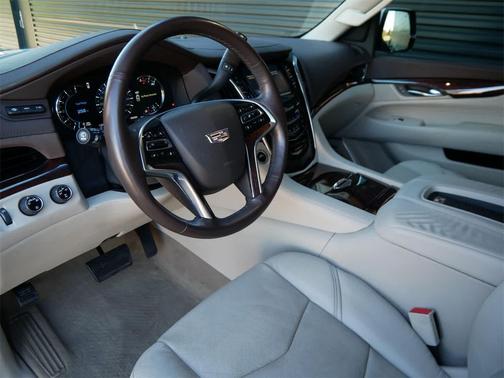 2016 Cadillac Escalade ESV Luxury
