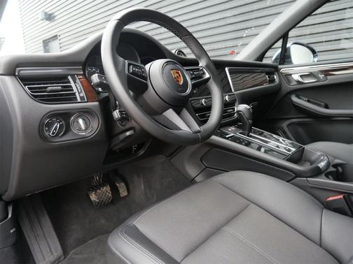 2022 Porsche Macan S