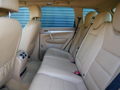 2010 Porsche Cayenne Cayenne