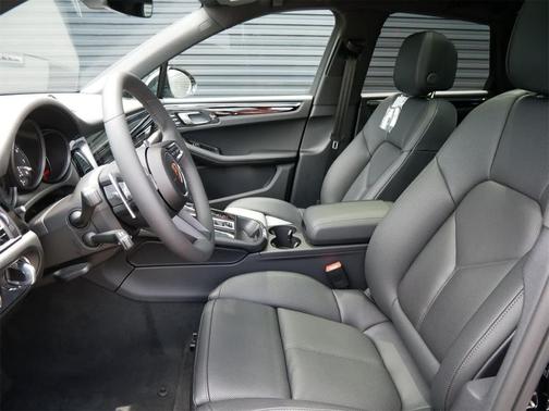 2025 Porsche Macan AWD