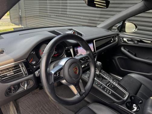 2021 Porsche Macan Base