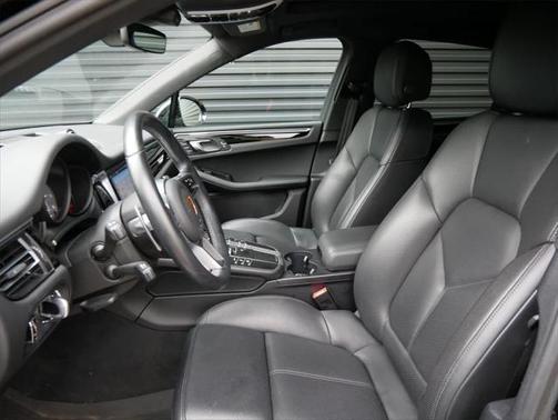 2021 Porsche Macan Base