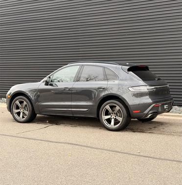 2022 Porsche Macan AWD