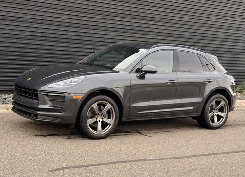 2022 Porsche Macan AWD