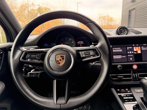 2022 Porsche Macan AWD