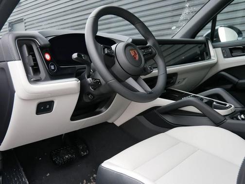 Algarve Blue Metallic 2026 Porsche Cayenne Cayenne