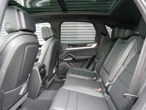 0Q/White 2026 Porsche Cayenne Cayenne