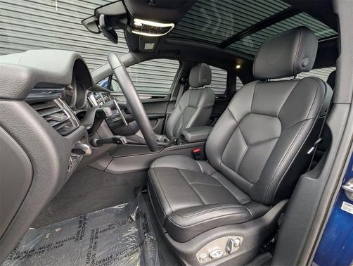 2025 Porsche Macan AWD