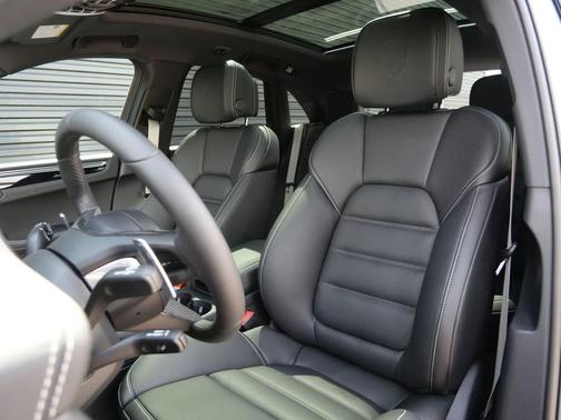 Dolomite Silver Metallic 2026 Porsche Macan T