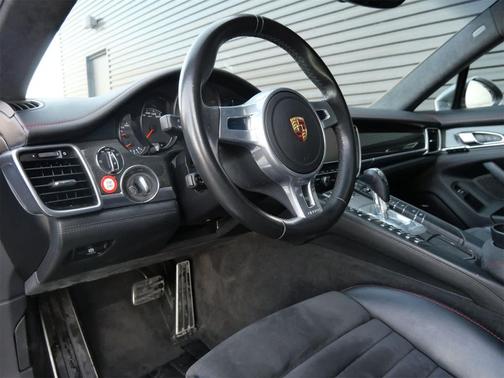 2016 Porsche Panamera GTS