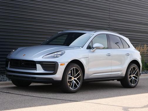 Dolomite Silver Metallic 2026 Porsche Macan Macan