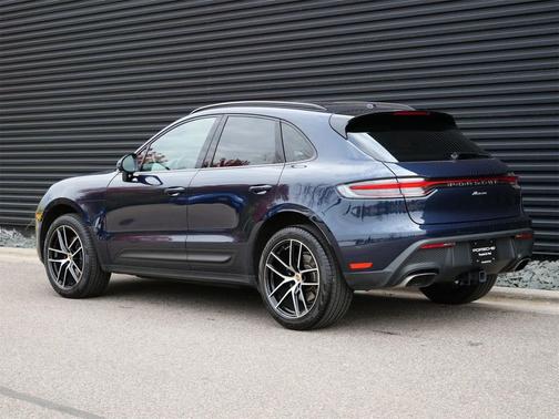 2022 Porsche Macan AWD