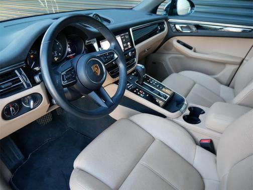 2022 Porsche Macan AWD