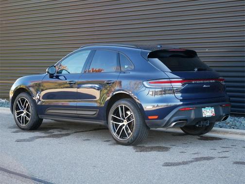 2022 Porsche Macan AWD
