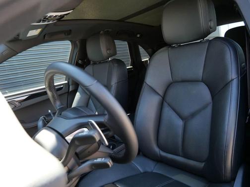 Blue 2022 Porsche Macan Macan