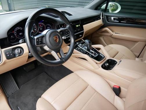 2022 Porsche Cayenne AWD