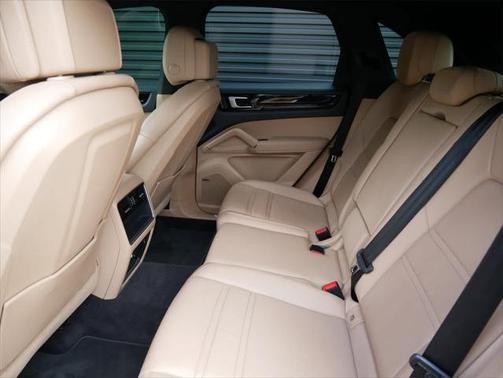 2022 Porsche Cayenne AWD