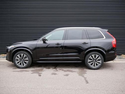 2021 Volvo XC90 T6 Momentum