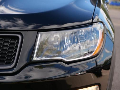 Diamond Black Crystal Pearlcoat 2020 Jeep Compass Trailhawk