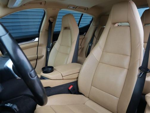 2016 Porsche Panamera 4S