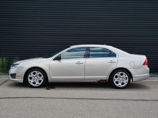 Beige 2010 Ford Fusion SE
