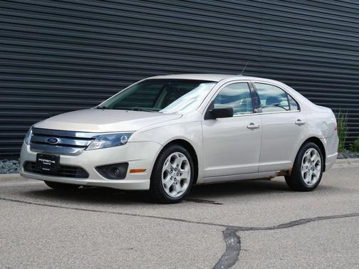 Beige 2010 Ford Fusion SE