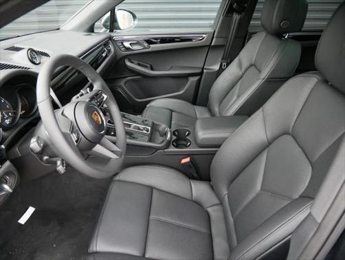 2025 Porsche Macan AWD