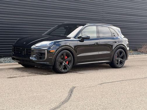 Chromite Black Metallic 2026 Porsche Cayenne Cayenne Turbo E-Hybrid