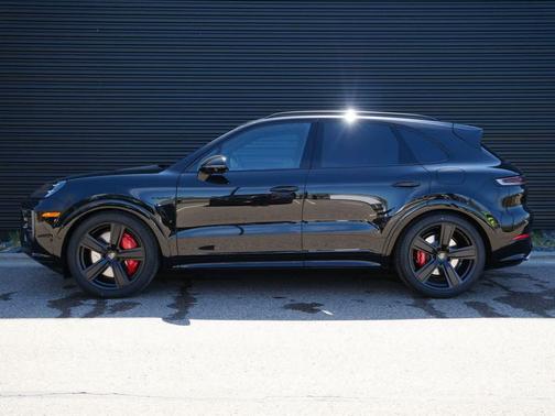 Chromite Black Metallic 2026 Porsche Cayenne Cayenne Turbo E-Hybrid
