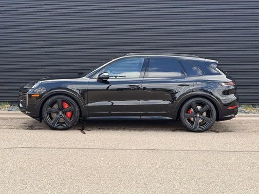 Chromite Black Metallic 2026 Porsche Cayenne Cayenne Turbo E-Hybrid