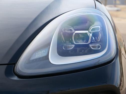 2023 Porsche Cayenne Platinum Edition