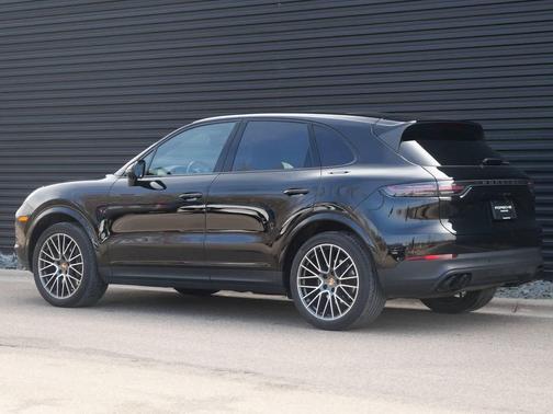 2023 Porsche Cayenne Platinum Edition