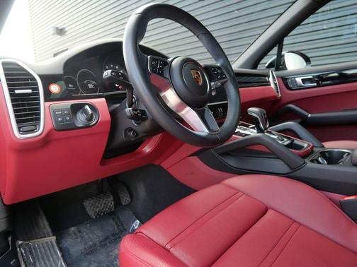 2023 Porsche Cayenne Platinum Edition