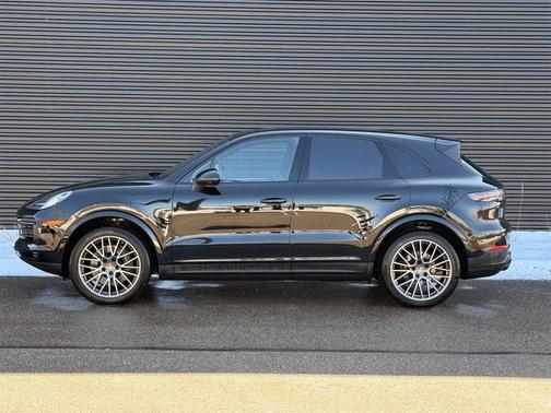 2023 Porsche Cayenne Platinum Edition