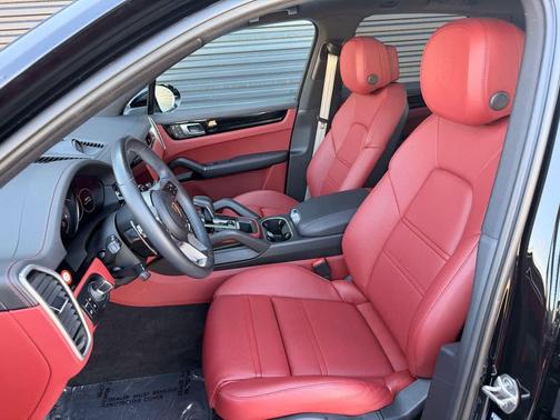 Black 2023 Porsche Cayenne Platinum Edition