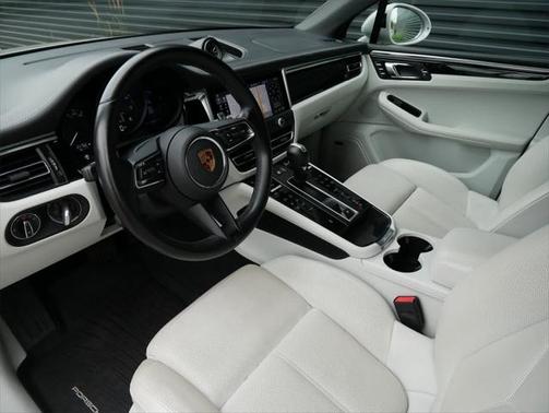 2022 Porsche Macan Base