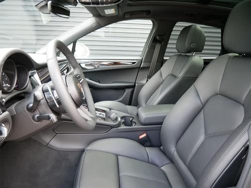 2025 Porsche Macan AWD