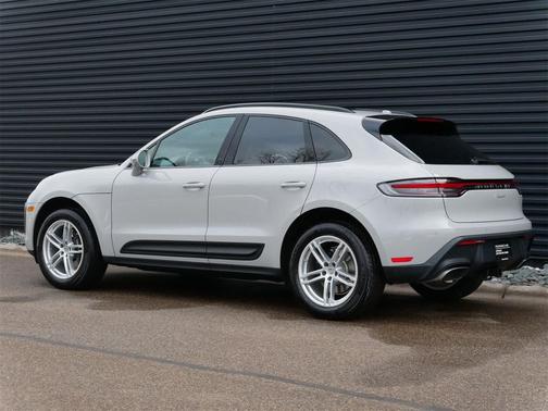 2025 Porsche Macan AWD