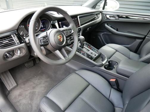 2025 Porsche Macan AWD