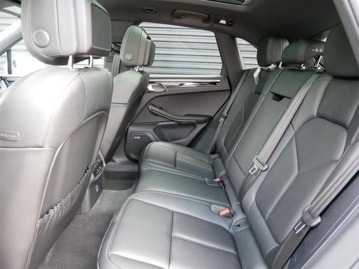 2025 Porsche Macan AWD