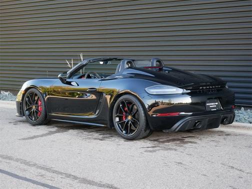 2022 Porsche 718 Spyder Roadster