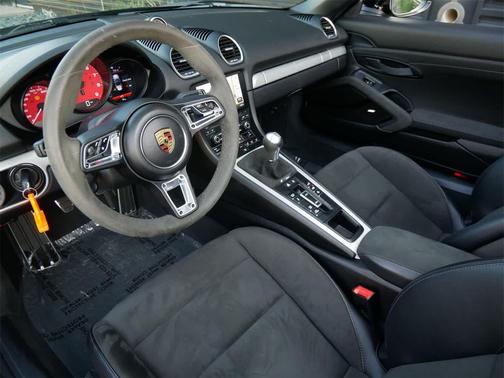 2022 Porsche 718 Spyder Roadster
