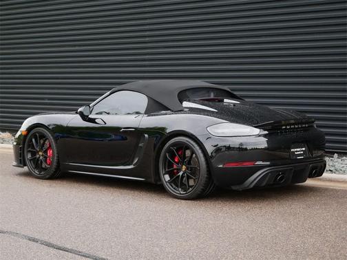2022 Porsche 718 Spyder Roadster