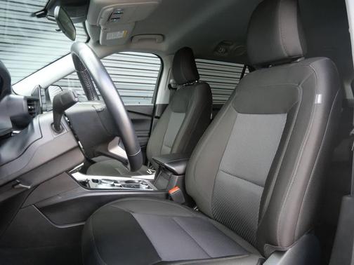 Star White Metallic Tri-Coat 2024 Ford Explorer XLT