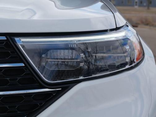 Star White Metallic Tri-Coat 2024 Ford Explorer XLT