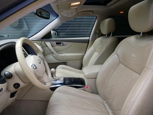 2010 INFINITI FX35 Base