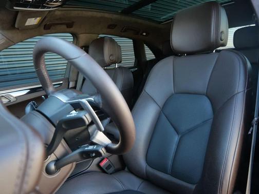 2021 Porsche Macan Macan Turbo