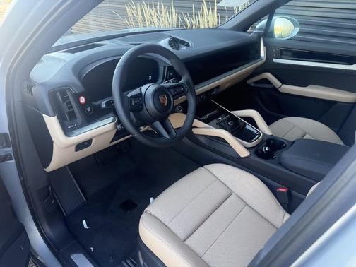 Dolomite Silver Metallic 2026 Porsche Cayenne Cayenne